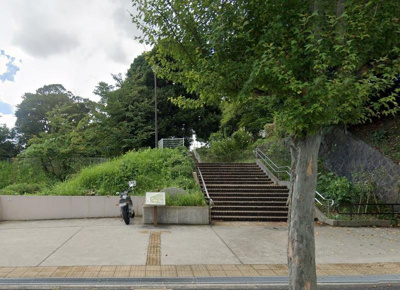 洋光台南公園 徒歩5分。 360m