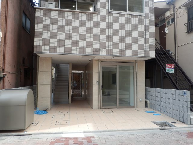 星華ビルのエントランス