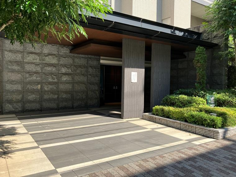 クレストフォルム南大井のエントランス