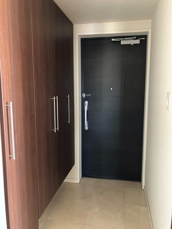 クレストフォルム南大井の玄関