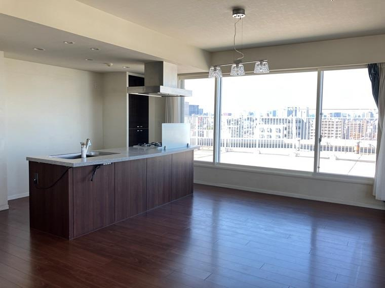 クレストフォルム南大井の居間・リビング