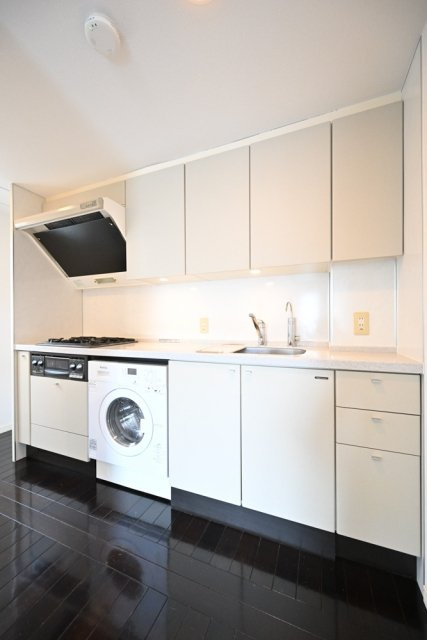 ビット代々木上原ラティスのキッチン|3口ガスコンロ・グリル付