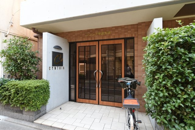 シンシア学芸大学のエントランス