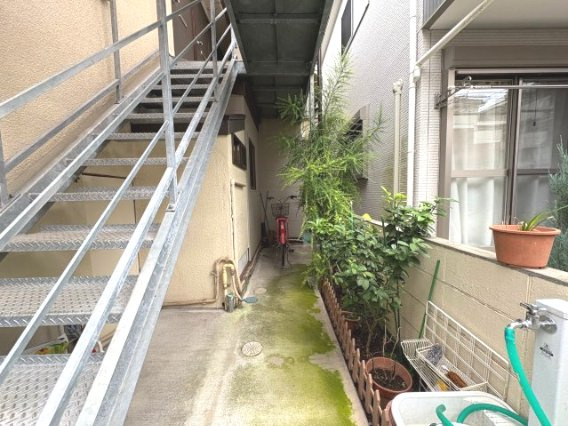 金子荘のエントランス