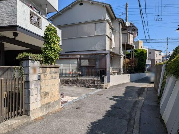 【前面道路含む現地写真】