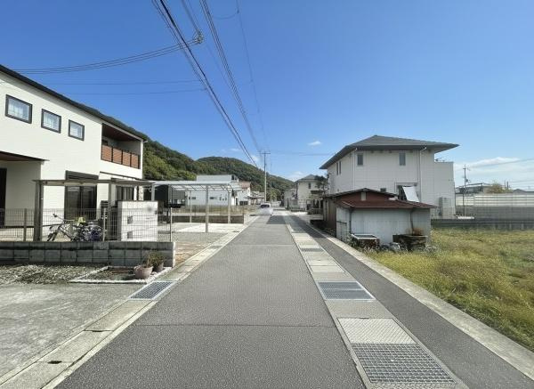 【前面道路含む現地写真】