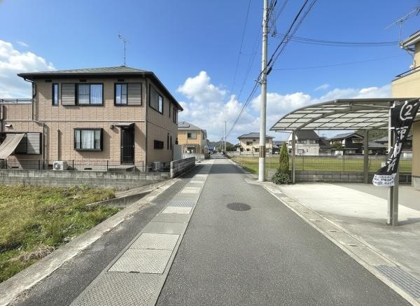 【前面道路含む現地写真】