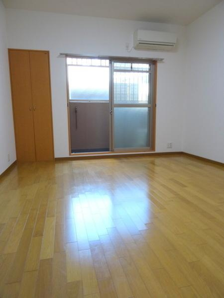 ポプラの樹の洋室|★明るくて広いです★