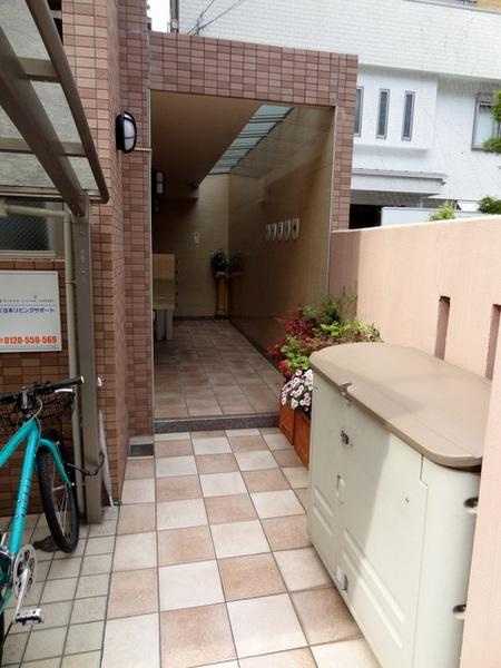 ポプラの樹のエントランス|★ゴミ捨て場あり★