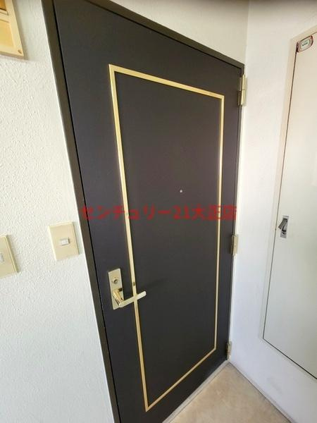 泉尾丸松マンションの玄関