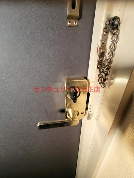 泉尾丸松マンションの玄関