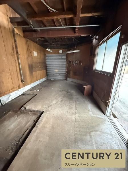 平尾2丁目倉庫の内装|入口は北側シャッター・東側扉の２か所