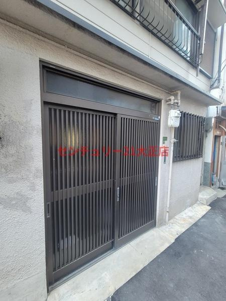 三軒家東6丁目倉庫の玄関