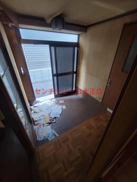 三軒家東6丁目倉庫の玄関