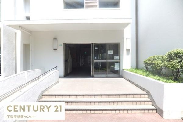 【エントランス】 | 天保山第５コーポ１号棟 | エントランス横には緩やかなスロープがございます！