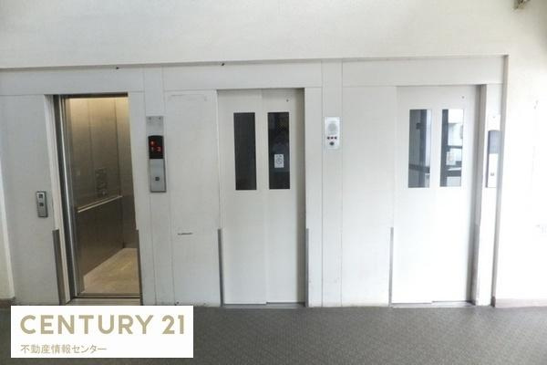 【エントランス】 | 天保山第５コーポ１号棟 | エレベーター３基あり、比較的待ち時間が少なく乗降できます！