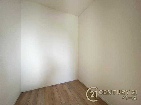 クレイドルガーデン萩の台 １号棟 ／新築一戸建の洋室|便利な納戸です！