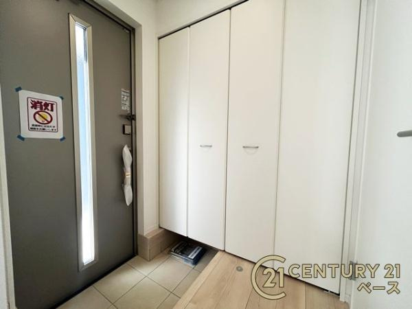 クレイドルガーデン萩の台 １号棟 ／新築一戸建の玄関|■玄関には大容量収納スペースを完備！■