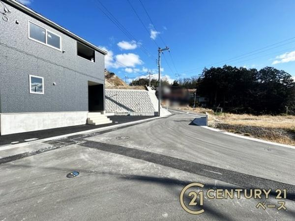 クレイドルガーデン萩の台 １号棟 ／新築一戸建の前面道路含む現地写真|■現地撮影写真■前面道路は広々でお車の出し入れも楽々！