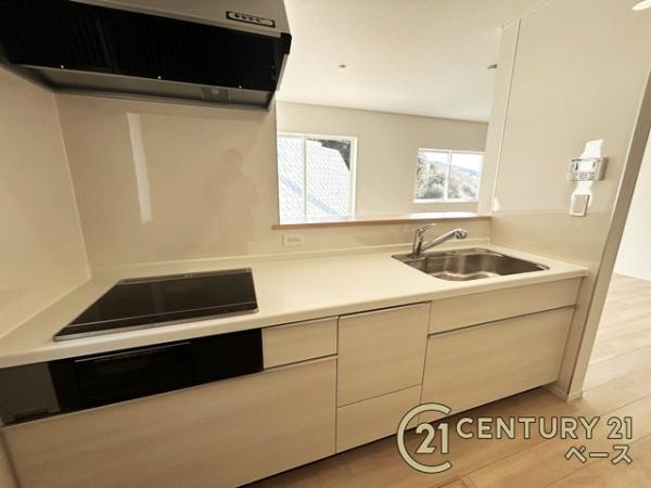 クレイドルガーデン萩の台 １号棟 ／新築一戸建のキッチン|■家族とのコミュニケーションがとりやすい人気のカウンターキッチン！■