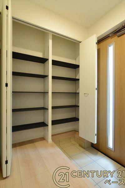 クレイドルガーデン萩の台 ２号棟 ／新築一戸建の内観：施工例|■玄関には大容量収納スペースを完備！■