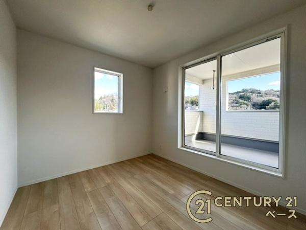 クレイドルガーデン萩の台 ２号棟 ／新築一戸建の洋室|■バルコニーに面した開放感のあるお部屋です！