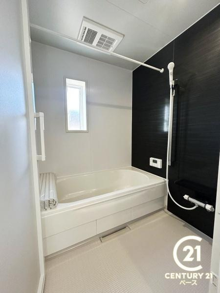 クレイドルガーデン萩の台 ２号棟 ／新築一戸建の浴室|■現地撮影写真■ゆったりしたサイズの浴室！足を伸ばしての入浴は疲れも癒してくれます！