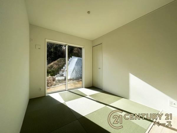 クレイドルガーデン萩の台 ２号棟 ／新築一戸建の和室|■ほっこり落ち着けるタタミコーナー！客間としてもご利用いただけます！