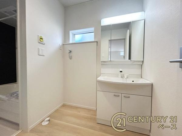 クレイドルガーデン萩の台 ３号棟 ／新築一戸建の内観：施工例|■ＴＶモニター付きインターホンで防犯対策もバッチリ！来客も一目でわかり安心です！■