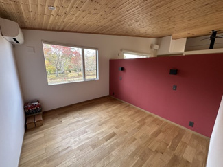 【洋室】 | 【諏訪郡富士見町境】管理分譲地内にある築浅な平家 | 寝室