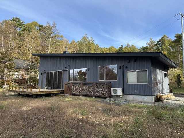 【諏訪郡富士見町境】管理分譲地内にある築浅な平家の画像