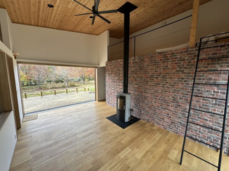 【居間・リビング】 | 【諏訪郡富士見町境】管理分譲地内にある築浅な平家