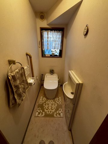 泉佐野市鶴原４丁目戸建のトイレ