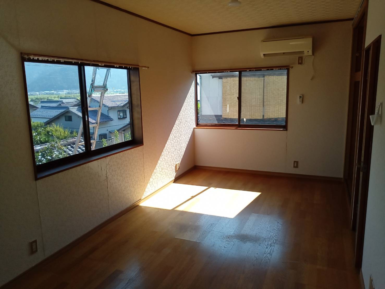 鯖江市川島町貸家の居間・リビング