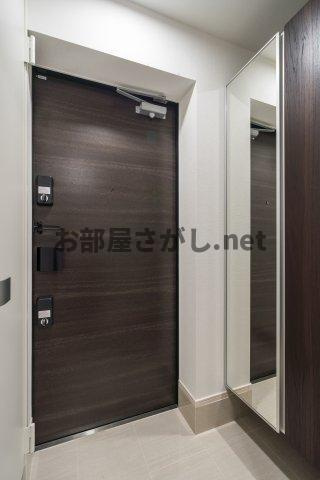 フォセット幡ヶ谷 #渋谷区 #新築 #デザイナーズ #一人暮らしの玄関|大きなスペースがあり、収納には困りません