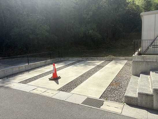 【駐車場】