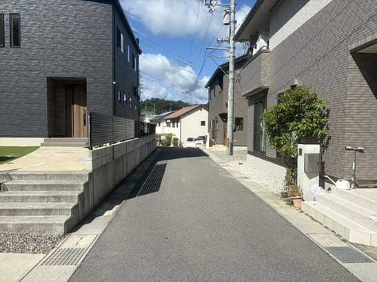 【前面道路含む現地写真】