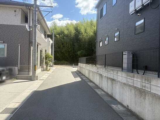 【前面道路含む現地写真】