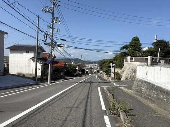 【前面道路含む現地写真】