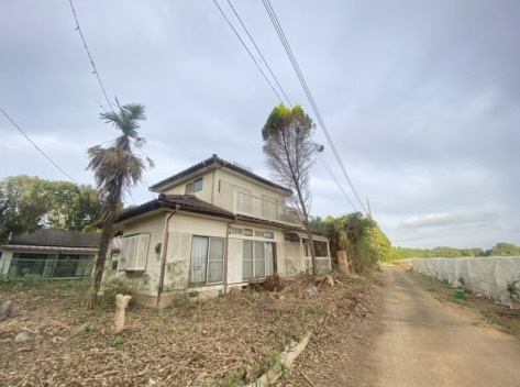 鉾田市借宿　中古戸建の前面道路含む現地写真