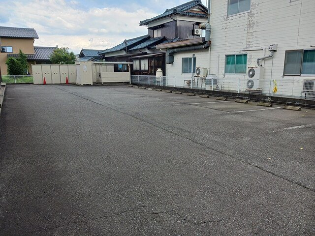 フロンティアⅡの駐車場