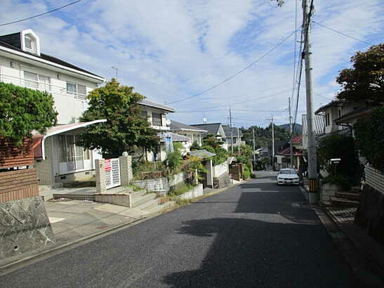 【前面道路含む現地写真】