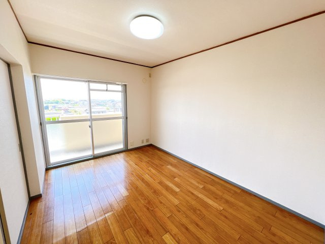 シャンピアの洋室