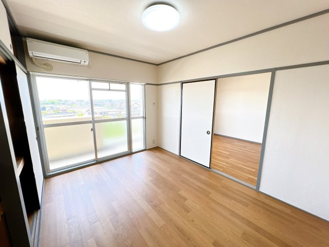 シャンピアの洋室