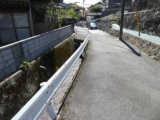 【前面道路含む現地写真】