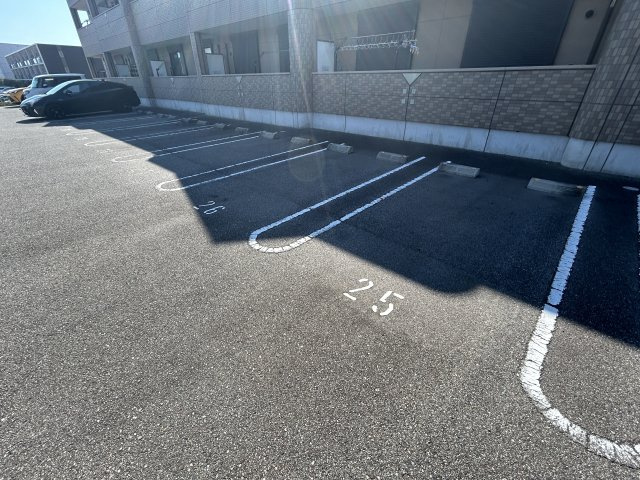 Ｗｅｓｔ Ｈｉｌｌｓ 弐番館の駐車場