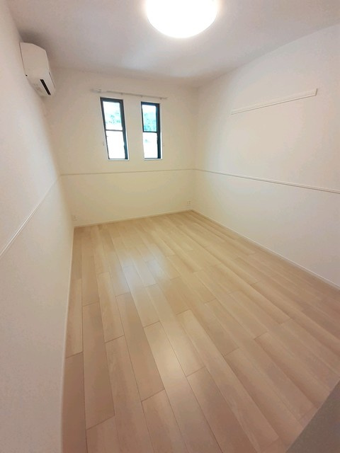 広島市安佐北区上深川町のアパートの寝室