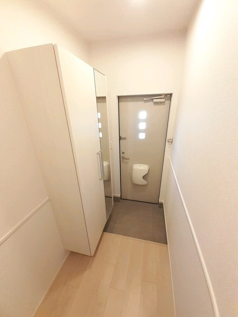 広島市安佐北区上深川町のアパートの玄関