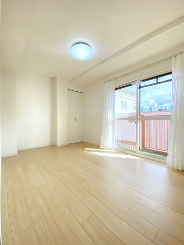 セザール宮の森の洋室