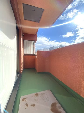 セザール宮の森のバルコニー